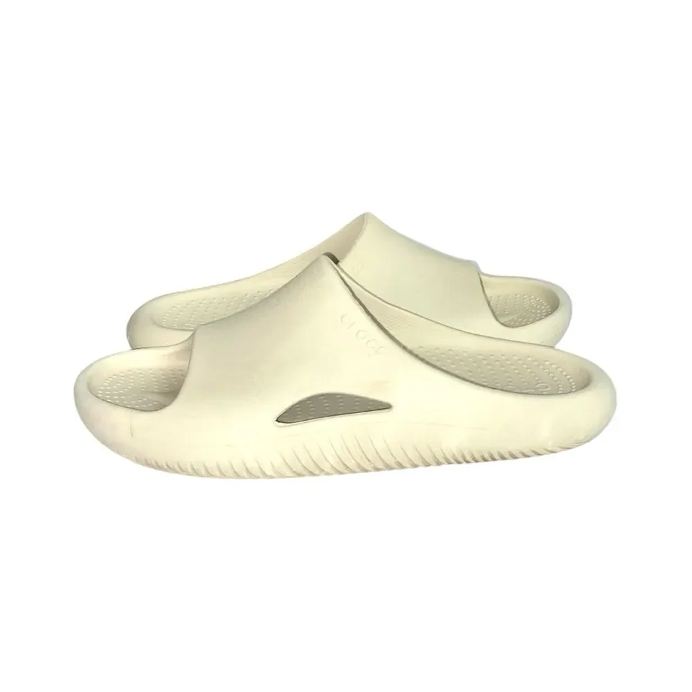 CROCS stride style